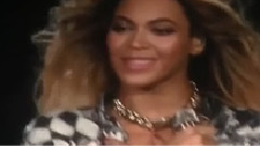 感谢歌迷时泪洒现场!