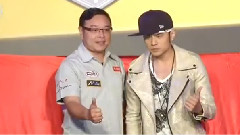 周杰伦献惊喜 挺帅劲为重机车代言