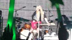 He Wasn't 曲尾飙吉他