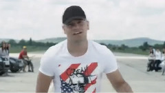 Оставам тук