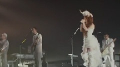 空が鸣っている