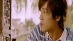 她的眼睛会下雨