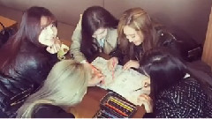 早安娱乐 机场候机报道