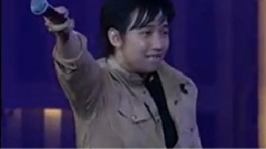 对面的女孩看过来