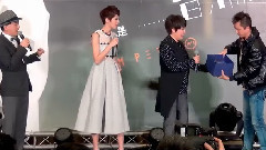 黃小琥送上大礼