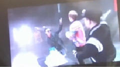 G-Dragon(BigBang),太阳(Bigbang),胜利(Bigbang),BigBang - 给胜利拍照