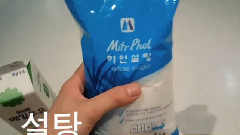 SBS18秒官方FB 更新 灿烈制作草莓奶昔