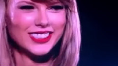 Taylor Swift - 你霉在巡演时对着观众飞吻!!!