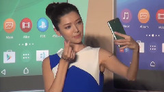 手指爱心自拍传情