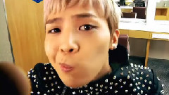 权志龙 后台搞怪卖萌Cut