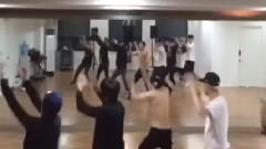 Lay更新舞蹈练习室视频一则