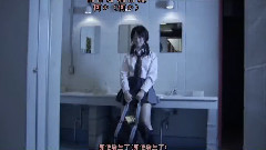 制服が邪魔をする