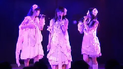 前田敦子 - 腕を組んで