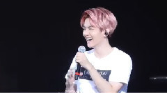 伯贤不给看腹肌 提醒粉丝多吃饭