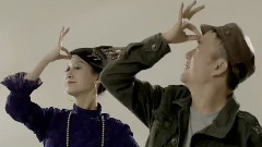 电影<与时尚同居> 喜剧版预告片