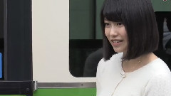 京都新聞 横山由依のラッピングバス