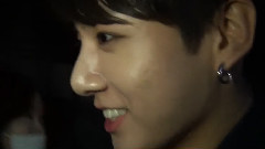 被粉丝包围的防弹少年团