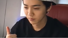 听着广播声表演单口相声的鹿晗