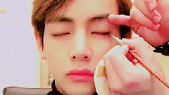 BTS推特更新:请不要画眼线哦..吼