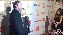 和Chad Kroeger在2016格莱美预热晚会红毯