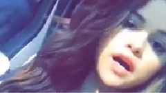 外出坐车时候自拍模仿Nicki Minaj