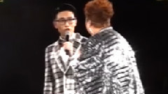 肥妈红馆骚孖草蜢合唱'将冰山劈开'陆浩明想与契妈30年后食住开骚