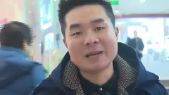 新片速递<一家老小向前冲>街采祝福