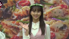 金所炫花环仙女 捧披萨散发春天气息