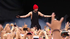 Twenty One Pilots - Holding Onto You