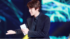 伯贤暖心二三事