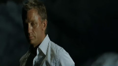 电影<007:大破量子危机>片段之同病相怜