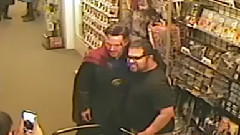 新片速递 电影<奇异博士>拍摄花絮之卷福打扮成奇异博士造访纽约漫画书店