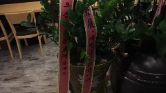 Tour of Hyoyeon's Mom's Resturant in LA l