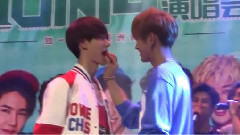 汶翰喂一博吃枣