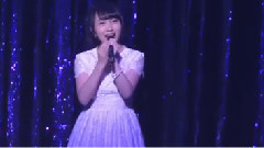 泣きながら微笑んで