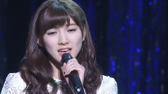 泣きながら微笑んで