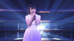 泣きながら微笑んで