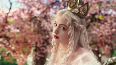 <爱丽丝梦游仙境2:镜中奇遇记>加长版预告