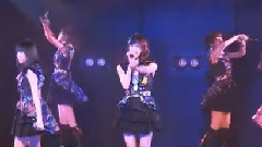 制服が邪魔をする