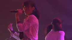 制服が邪魔をする