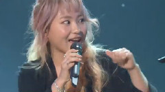 现在,这所学校,在教室里