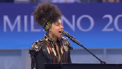 Alicia Keys - Girl On Fire,Empire State of Mind&In Common!