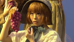 新CMで一人三役に 特製衣装に'お人形さんみたい' 'アイスの実'新TV-CM 'そのまんま実ーや'編