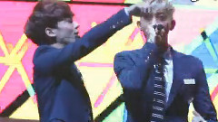 黄子韬在台上的各种搞怪