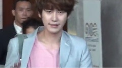 圭贤走出酒店到达会场