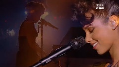 Girl on fire (NRJ Music Awards 2013)现场版