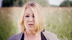 Autumn Hill - Karolina