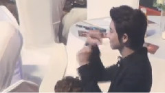 观看表演的灿烈