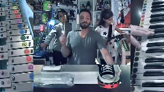 Такой необычный кавер вы еще не видели, а посмотреть стоит