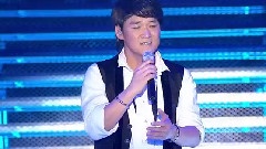 穿过你的黑发的我的手